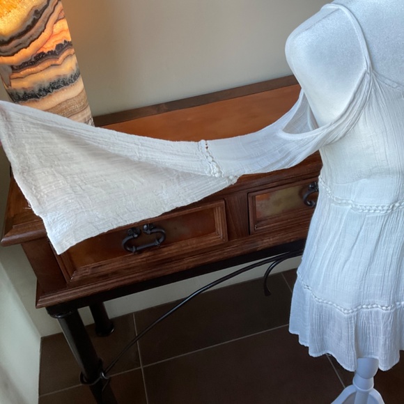 Haute Society Cold-Shoulder Long-Sleeve Blouse. White Size S - Picture 4 of 10